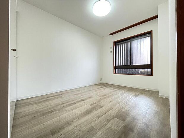 洋室6帖：全居室収納があるので、お部屋を綺麗に保つことができますね！