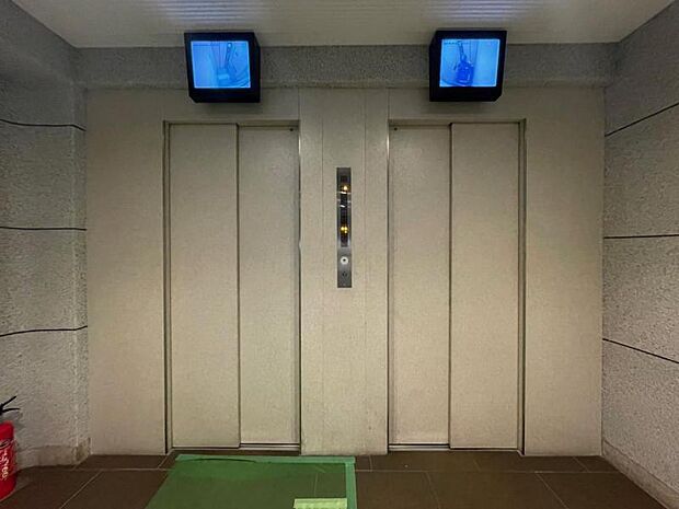 エレベーターは2基ありますので朝の忙しい時間帯もスムーズです。