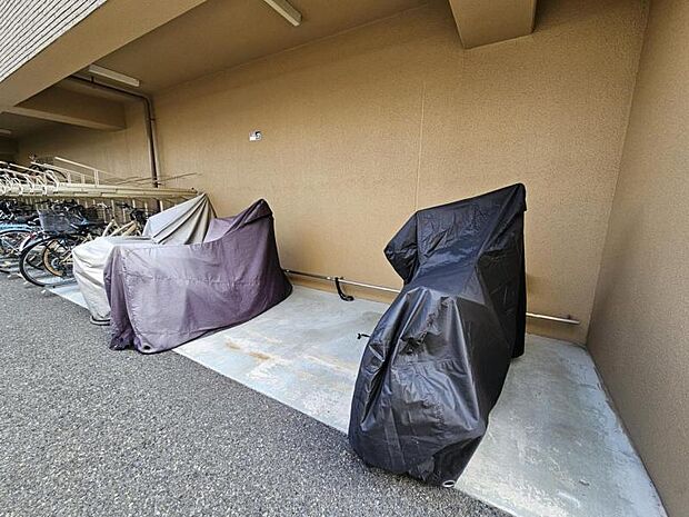 バイク置き場も確保されています。