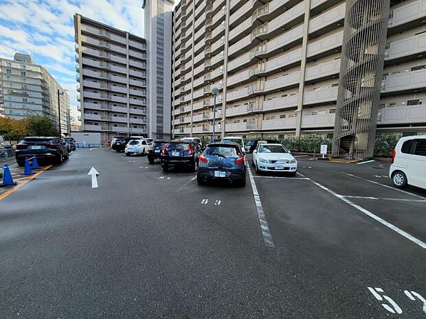 ゆったりとした敷地内駐車場で駐車もらくらく！