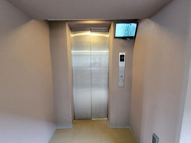 中の様子を見られるモニターが設置されたエレベーターは安心ですね！