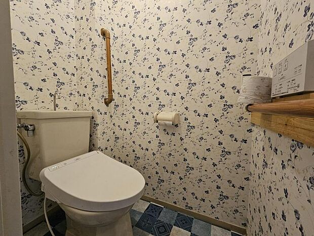 ホワイトのトイレは清潔感があって気持ちいいですね！