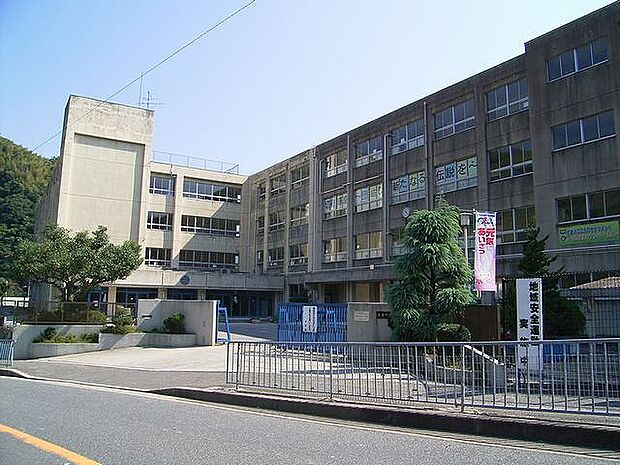 島本町立第二中学校（368m）