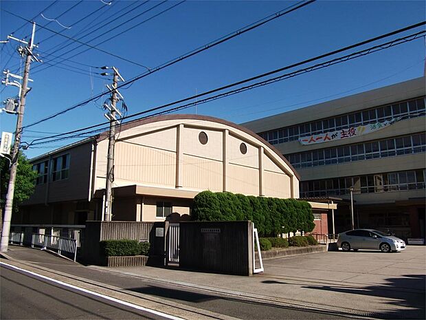 茨木市立西陵中学校（1700m）
