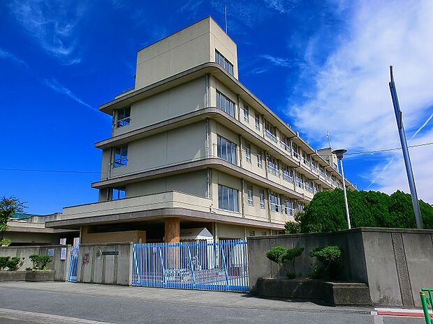 茨木市立東奈良小学校（710m）