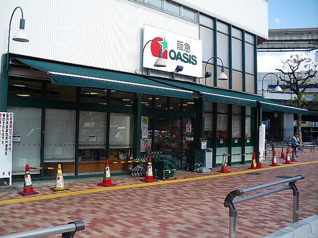 阪急OASIS（阪急オアシス） 南茨木店（652m）