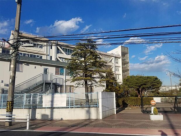 川崎市立久末小学校（710m）