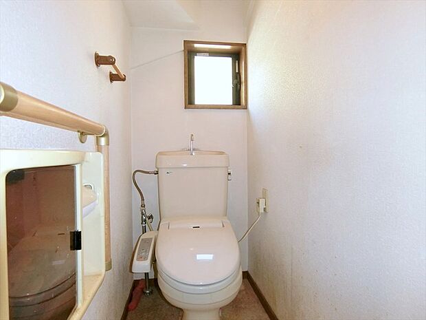 トイレはシャワー機能付きトイレが、各階に設置されています。