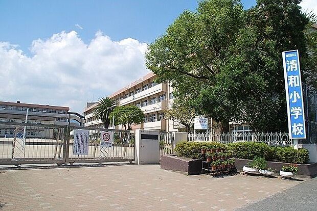 清和小学校【鹿児島市立清和小学校】は、上福元町に位置する1984年創立の小学校です。令和4年度の生徒数は1049人で、43クラスあります。校訓は「かしこく　うるわしく　たくましく」です。 2200m