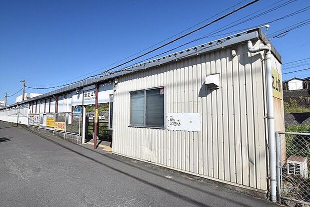 JR坂之上駅JR坂之上駅＝坂之上4丁目にあるJR九州指宿枕崎線の駅で一日の平均乗車人数は約2200人で市内の鉄道駅では第3位近隣には鹿児島国際大学がある。 700m