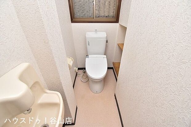 【1階トイレ】温水洗浄便座機能付・手洗い器付