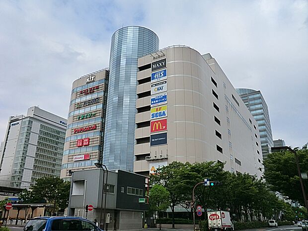 JR錦糸町駅北口でて左手にあります。7階にあるダイソーは売り場が約1000坪あり、都内で一番の広さを誇っています。【三井ショッピングパークポイント貯まります！】毎週水曜日はポイントアップデー！