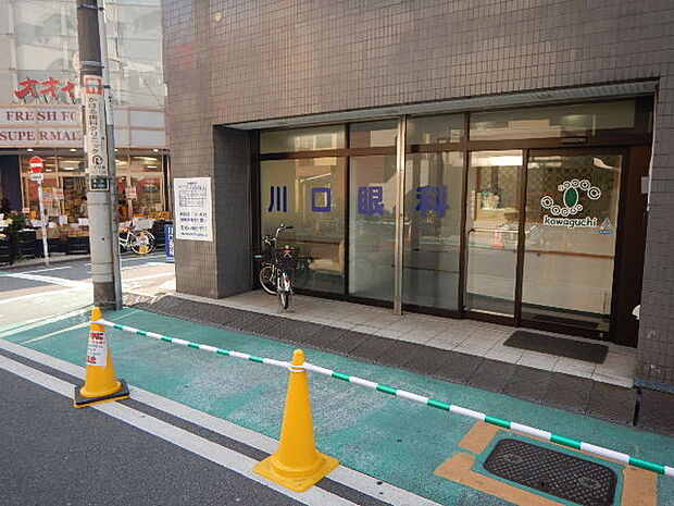 菊川駅から徒歩5分、スーパーオオゼキの横のわかりやすいアプローチの眼科医院です。