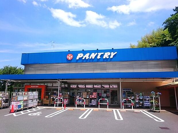 【小田原百貨店】真鶴唯一のスーパーも徒歩圏内です。