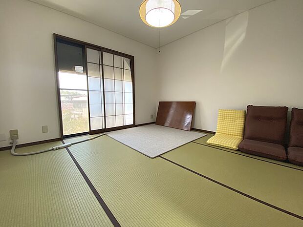 【和室】和室は写真のように2室あります。畳の状態は良好です。