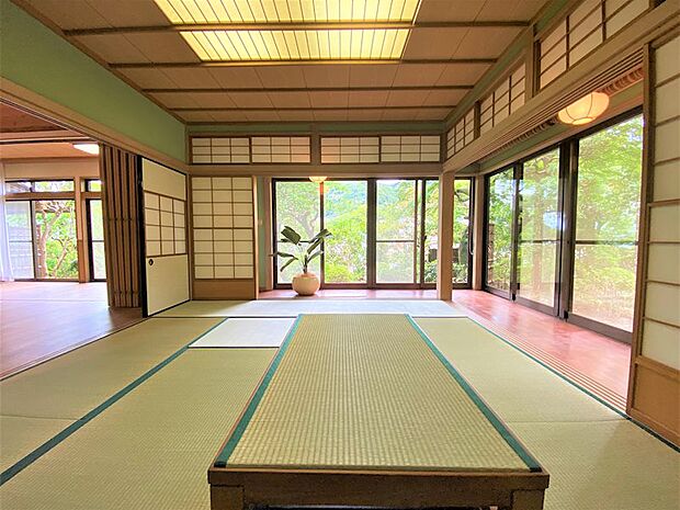 【Japanese-style 1F】日本旅館にいるような閑静な落ち着いた空間。