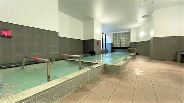 【温泉大浴場】リゾートマンションの代名詞、温泉大浴場で湯河原温泉を楽しめます。