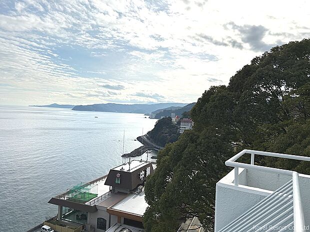 【眺望】右を向けば、熱海・伊豆半島の景色が広がります。