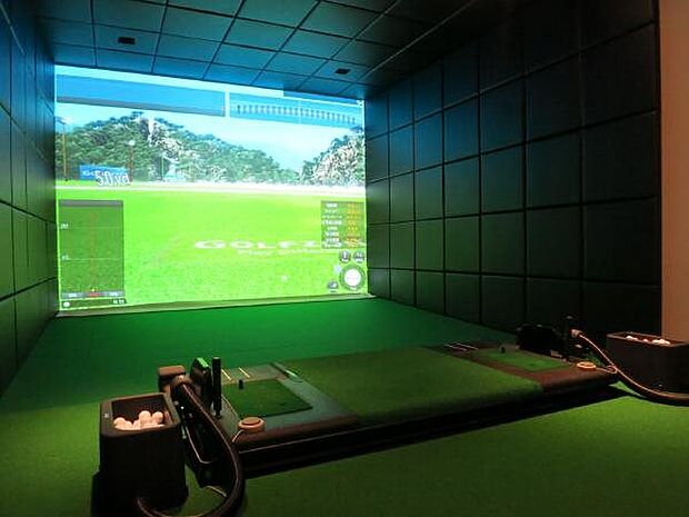 【ゴルフスタジオ】 9:00〜22:00、屋内でゴルフ練習が可能です。