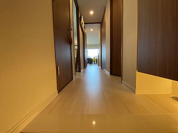 【Hallway】胸躍る雅びやかな雰囲気の玄関・廊下スペース。