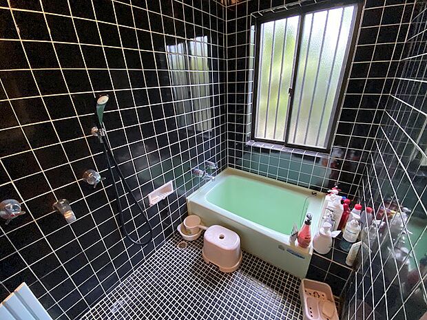 【浴室】コンパクトな浴室は、温泉の引込も可能です。