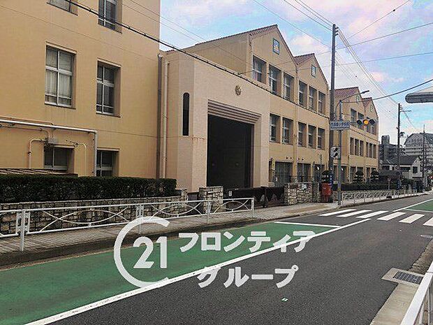 神戸市立西須磨小学校 210m