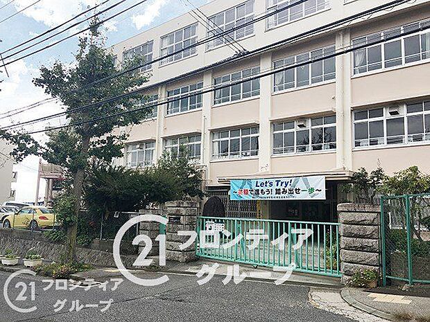 白川台中学校 徒歩2分。 140m