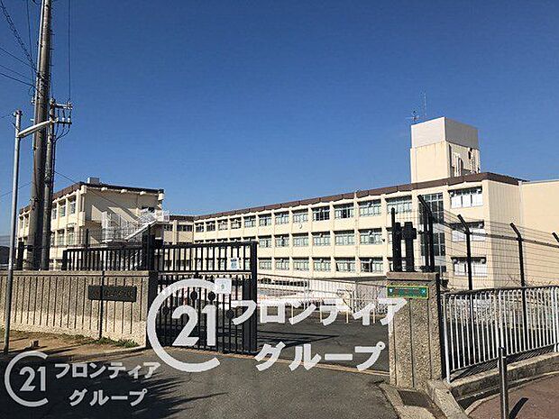 神戸市立桃山台中学校 徒歩9分。 720m