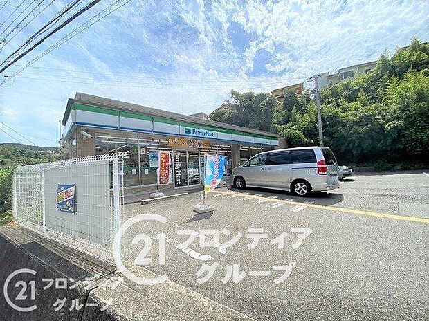 ファミリーマート神戸垂水塩屋店 徒歩11分。 860m