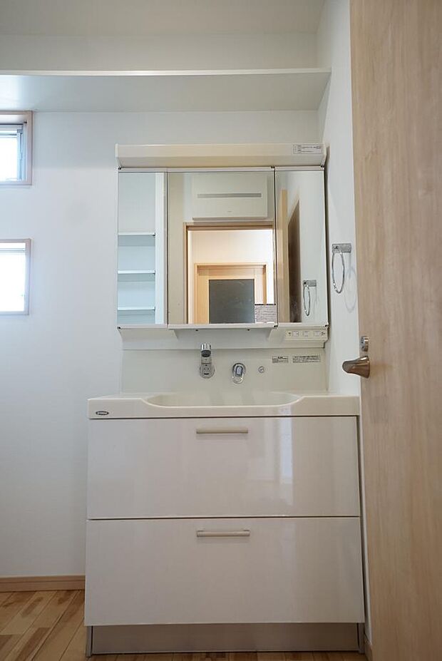 3面鏡付きシャワー水栓洗面化粧台
