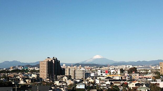 バルコニーから富士山が望めます