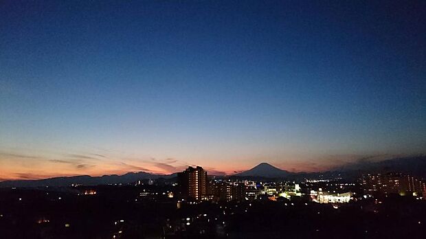 夜景と富士山がきれいに見えます