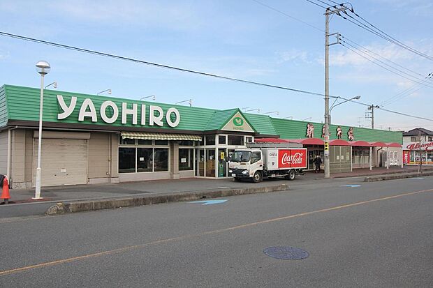 ヤオヒロ小泉店　車4分　近所で人気のスーパーです！