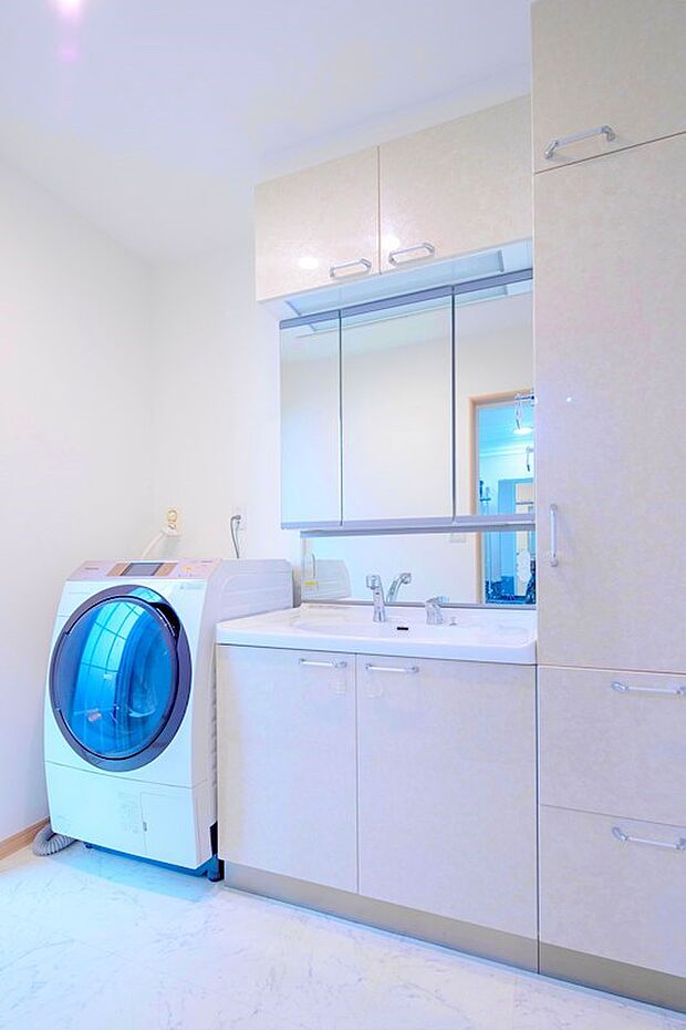 収納スペース豊富な洗面所。タオルや衛生用品などスッキリ収納できます！
