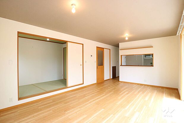和室との扉を開けておいて、くつろぐスペースを広くとることも可能です。