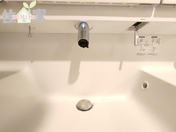 壁出しでスッキリ使いやすくお掃除もしやすいハンドシャワー水栓です。