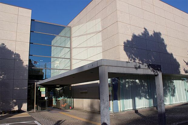 浜松市立中央図書館（880m）