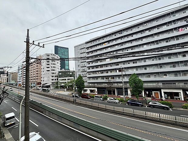 陽当たり・通風・開放感に恵まれた環境です。