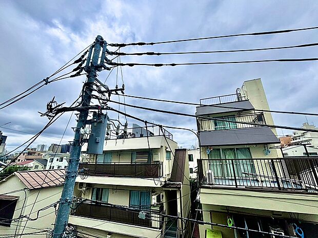 陽当たり・通風・開放感に恵まれた環境です。