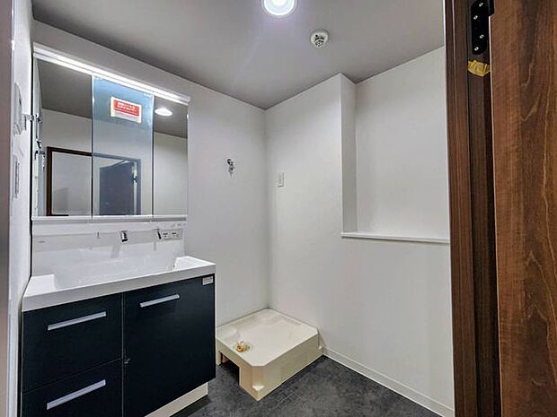 洗面室は広めに取られており、スッキリと見映えの良い空間に。