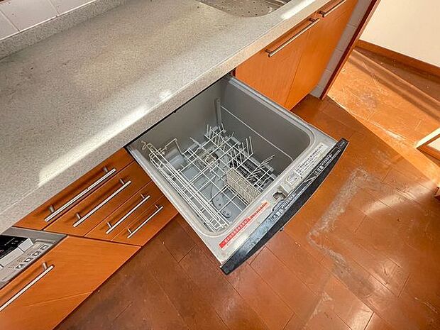 ビルトイン食洗機は、節水や節電機能も充実して家事の手助けをしてくれます。