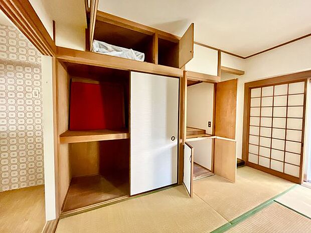 和室にもたっぷり収納できる押入れが設置されています。客用布団や普段使わない季節用品なども収納可能。