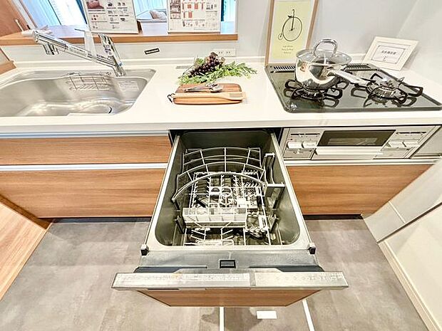 ビルトイン食洗機は作業スペースが広く使え、節約効果もあり、家事の時短にもなります。