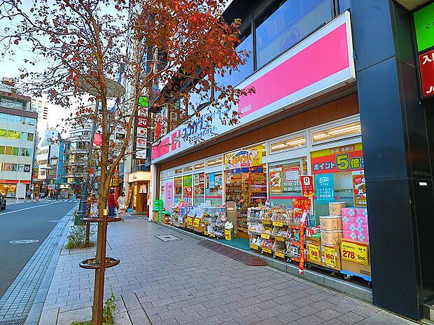 ココカラファイン赤坂店　約220m