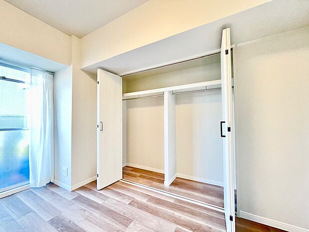 各部屋を最大限に広く使って頂ける様、全居住スペースに収納付。プライベートルームはゆったりと快適に。