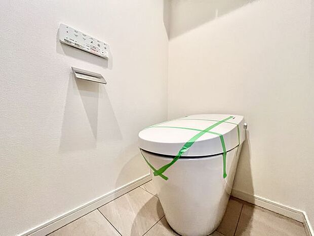 毎日使うものだから、「シンプルでムダのないデザイン」で空間と調和するタンクレストイレ。