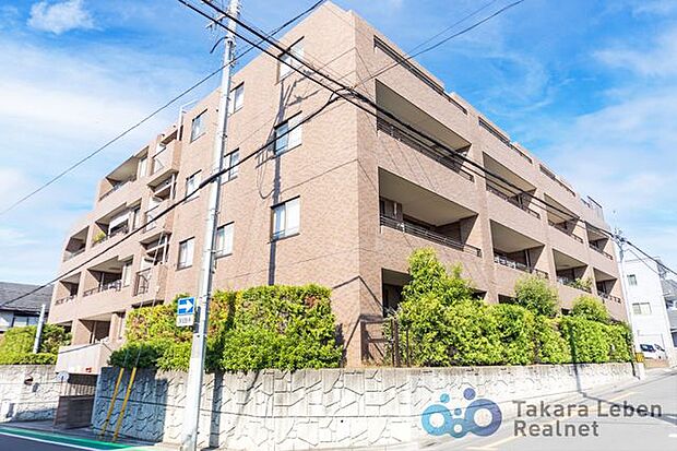 JR京浜東北線「南浦和」駅から徒歩約5分の好立地！日当り良い閑静な住宅地に佇む5階建低層マンション。周辺に生活便利な施設が充実しています。