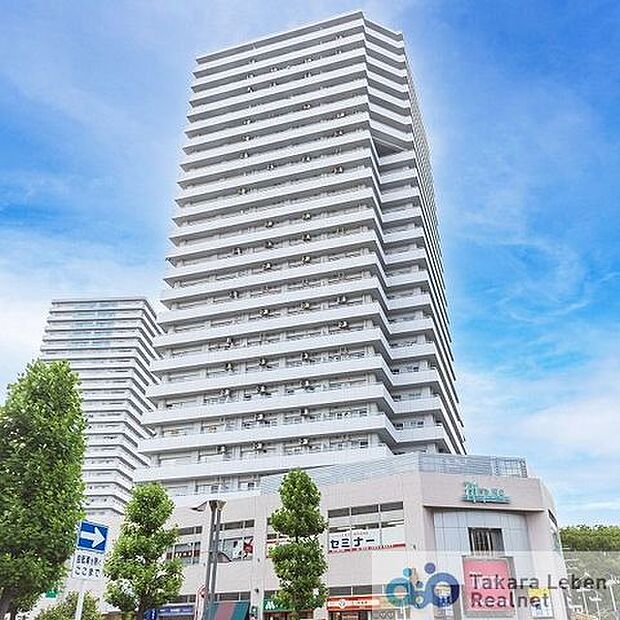 総戸数430戸のマンション。JR京浜東北線「川口」駅から徒歩3分の立地です。徒歩圏内に教育施設、買い物施設が揃っており、住環境は良好です♪