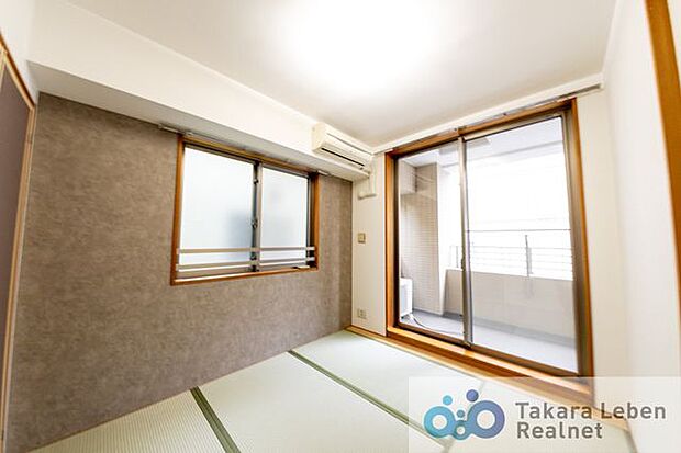リビングに隣接した和室は、急な来客時にはお泊まりスペースとしての利用も可能。また、小さなお子様とのお昼寝や、ご自身の休息の場としても使えそうですね。