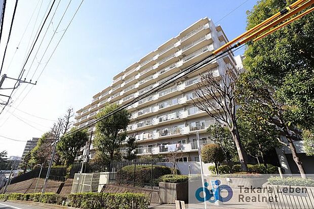 東京メトロ副都心線・有楽町線【地下鉄成増駅】徒歩9分、駅周辺には多種施設が豊富に揃った好立地マンション。高台に位置しており、お部屋実質2階の高さ。総戸数156戸のビッグコミュニティです。